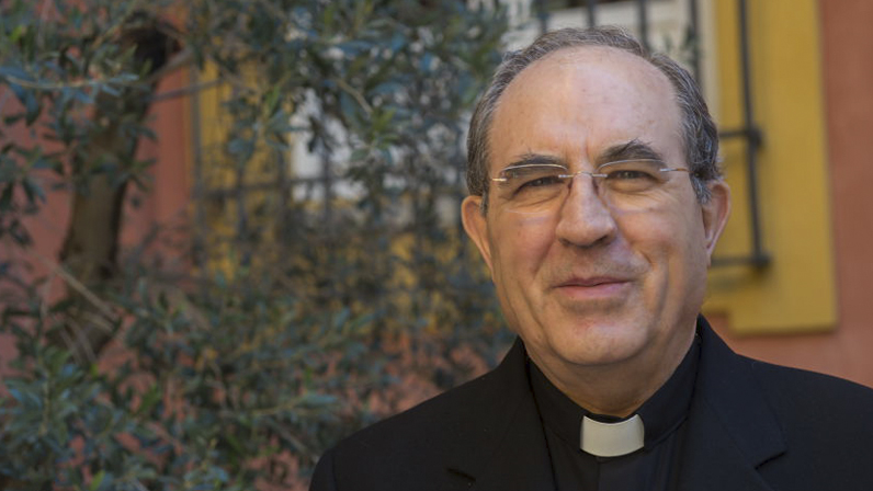 Mons. Asenjo entrega a su sucesor una comunidad viva y atenta a los retos de la Sevilla del siglo XXI
