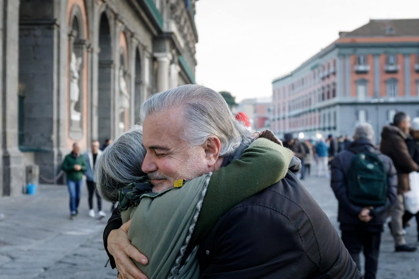 solidaridad abrazo