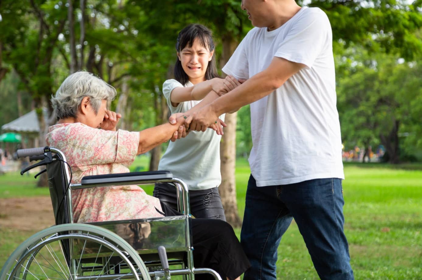 Ancianos maltratados