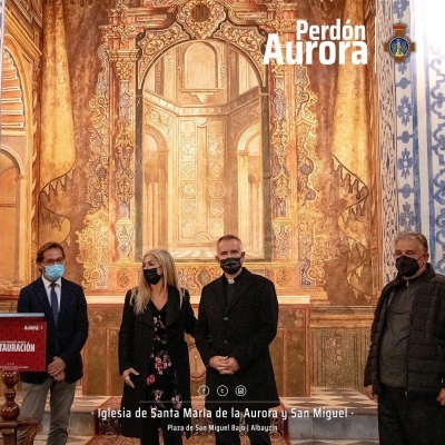 El Vicario General visita las pinturas murales restauradas en la iglesia de San Miguel Bajo