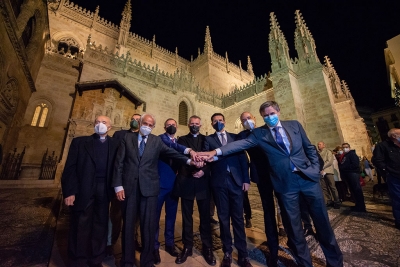 La fachada de la Capilla Real de Granada estrena iluminación artística gracias a la Fundación Endesa