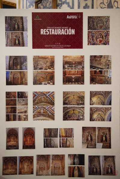 Mural con los detalles de la restauración de las pinturas de la capilla de San Miguel.