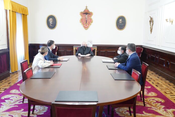 Obispado y Ayuntamiento de Moguer firman un convenio para los trabajos de restauración de la iglesia parroquial