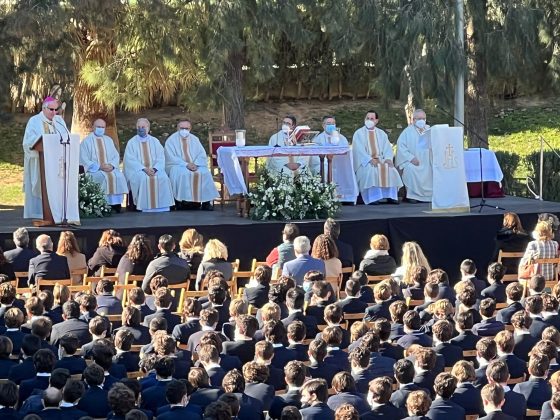 El arzobispo de Sevilla bendijo las obras de una nueva capilla en el Highlands School Sevilla