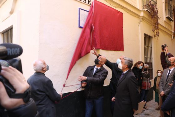 La ciudad de Sevilla rinde homenaje al padre José Robles