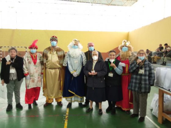 Los Reyes Magos de Oriente entregan regalos en cinco centros penitenciarios de Sevilla