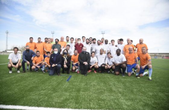 Los seminaristas juegan un partido de fútbol en beneficio de Manos Unidas