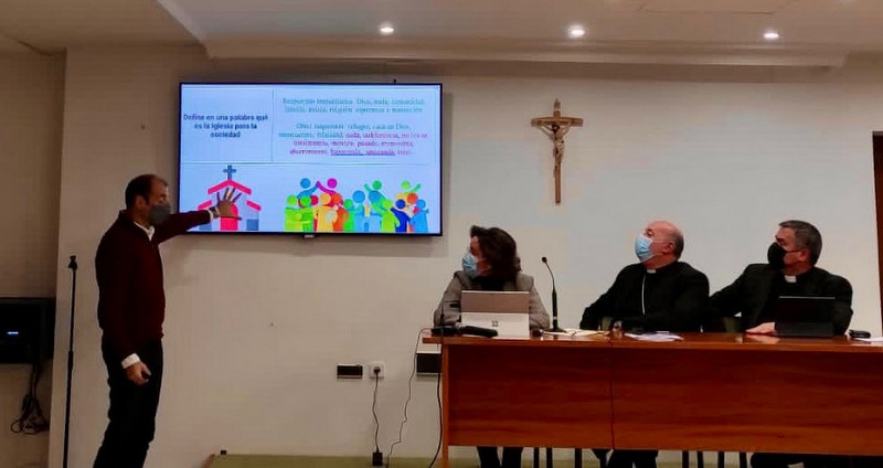 Juan Carlos Valle presenta las respuestas al cuestionario del Sínodo en el Consejo Diocesano de Laicos