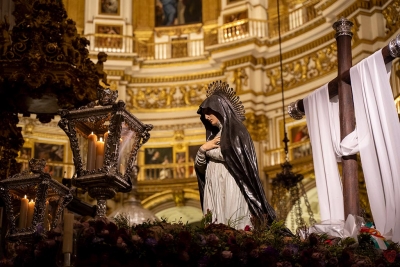 “De tu sepulcro, Señor, que pronto quedará vacío, brota la gran esperanza”