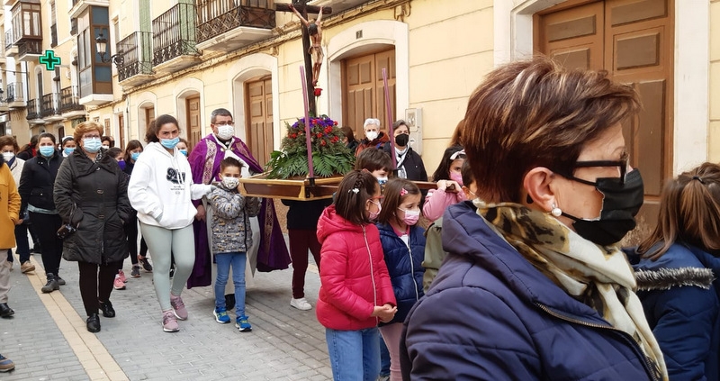 Vía Crucis y procesión de niños y monaguillos de catequesis en Huéscar