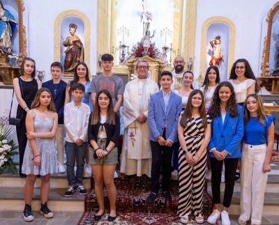 Catorce jóvenes de Belicena reciben el sacramento de la Confirmación