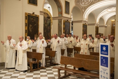 Celebrando la Eucaristía en la Abadía del Sacromonte, con motivo de la fiesta de san Juan de Ávila.