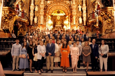 Más de 60 jóvenes y adultos reciben la Confirmación en la Basílica de las Angustias