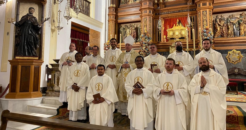 Jornada de convivencia en Montilla y Lucena del clero joven y el obispo
