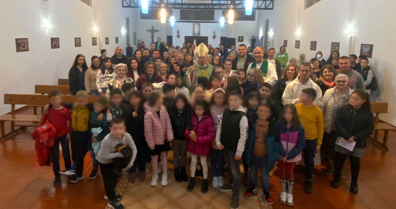 Mons. Orozco realizó la visita pastoral a la parroquia del Santo Ángel, de Baza
