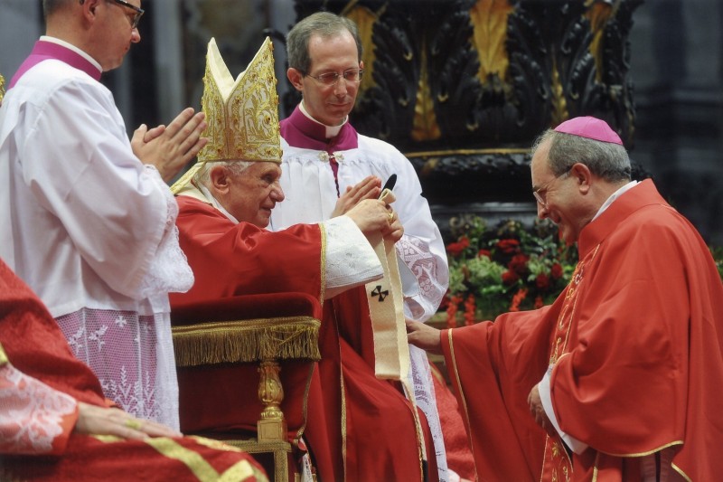 Mons. Asenjo, arzobispo emérito de Sevilla: “El pontificado de Benedicto XVI fue corto, pero intenso y rico en frutos sobrenaturales y apostólicos”