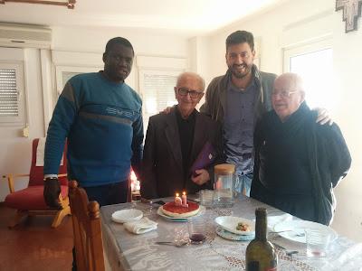 P. Fortunato Alonso junto a otros miembros de su comunidad