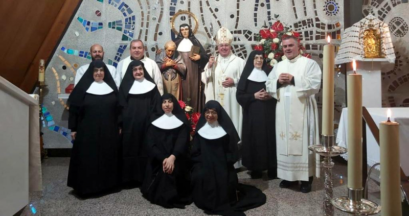 Mons. Orozco celebró también con las Hermanitas de los Ancianos Desamparados de Guadix el 150 aniversario de su fundación