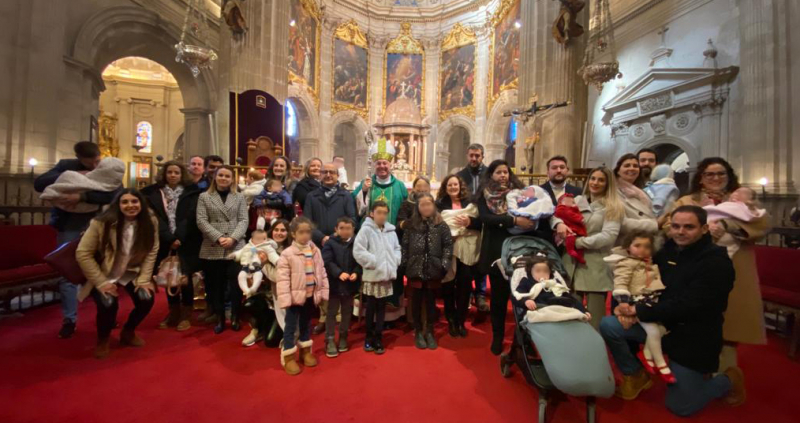 Más de 20 niños recibieron la bendición en la Catedral