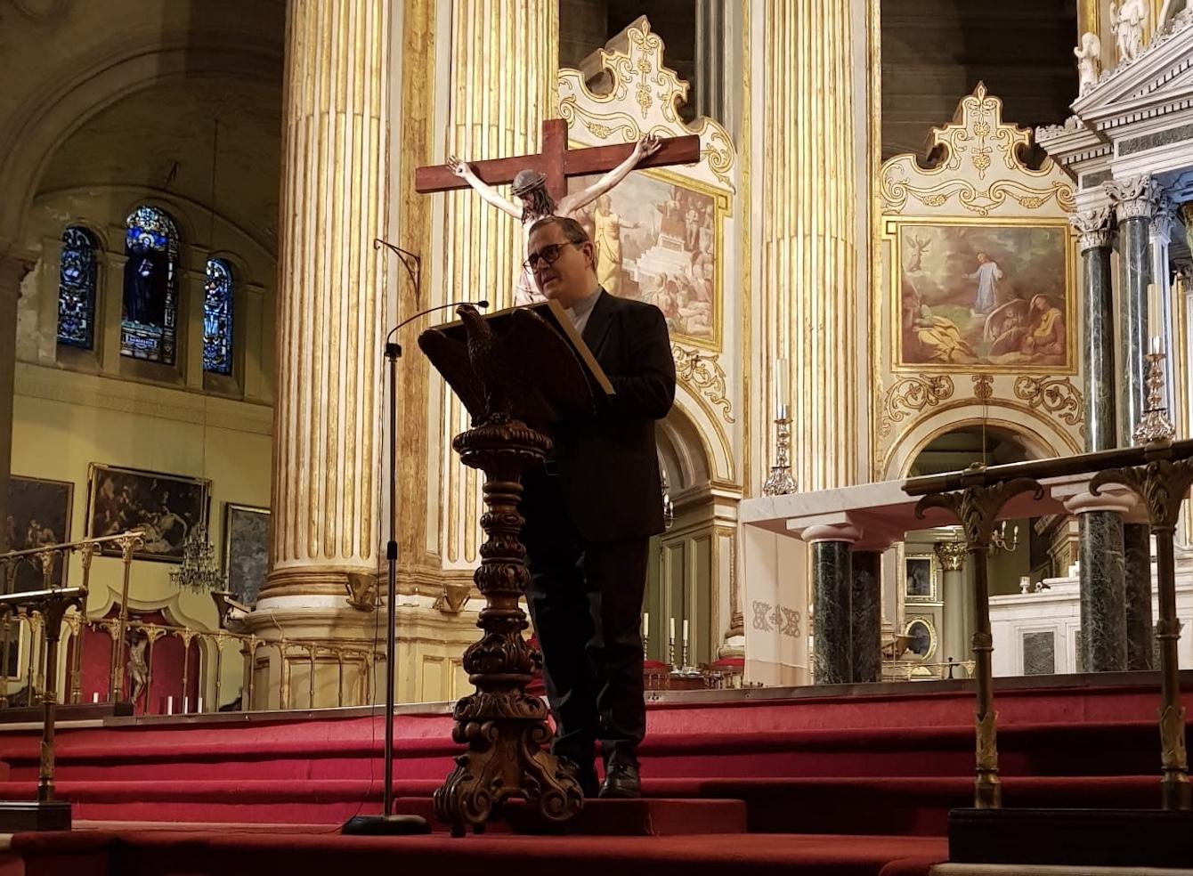 Mons. Sergi Gordo, obispo auxiliar de Barcelona, durante las charlas cuaresmales en la Catedral de Málaga