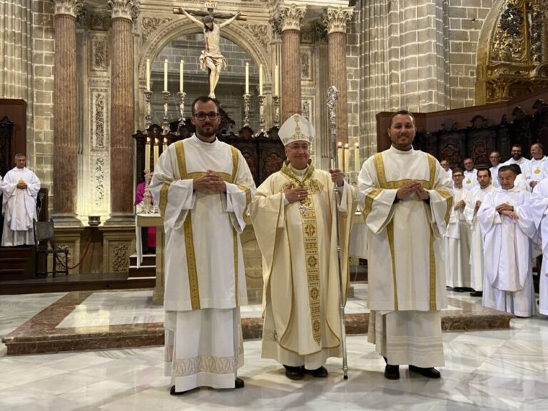 Así se vivió en la Santa Iglesia Catedral la ordenación diaconal de Julián Benítez y Alejandro González