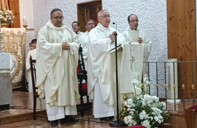 Monseñor Rico Pavés presente en Olvera y en el encuentro de profesores de los Institutos Teológicos de la Diócesis
