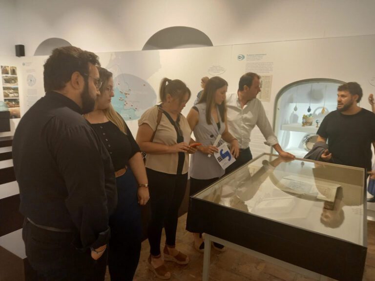 Amplía el periodo de visitas la exposición “Las rendijas del tiempo”