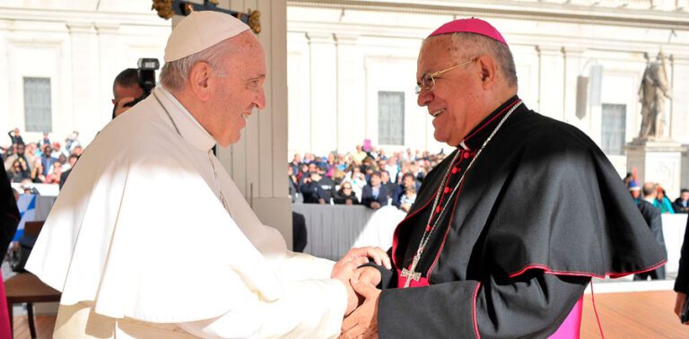 El Obispo invita a celebrar el Día del Papa