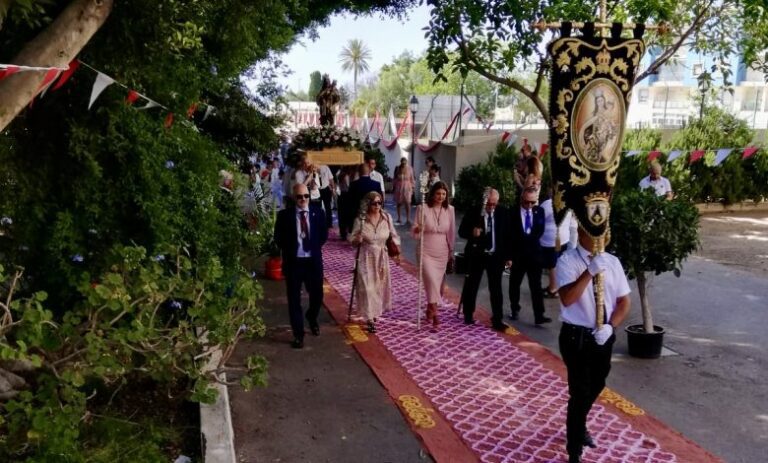 Madre e Hijo procesionan juntos en Aguadulce