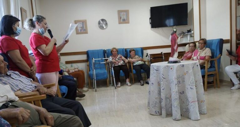 Cáritas parroquial de Caniles llevó el Corazón de Jesús a la residencia de mayores de Caniles