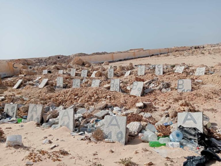 Día 13. Un responso en el cementerio de migrantes