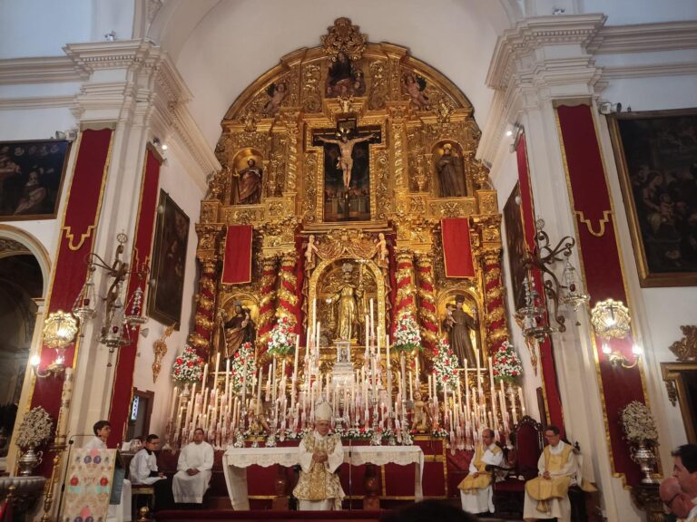 El Obispo preside la Función de San Francisco Solano