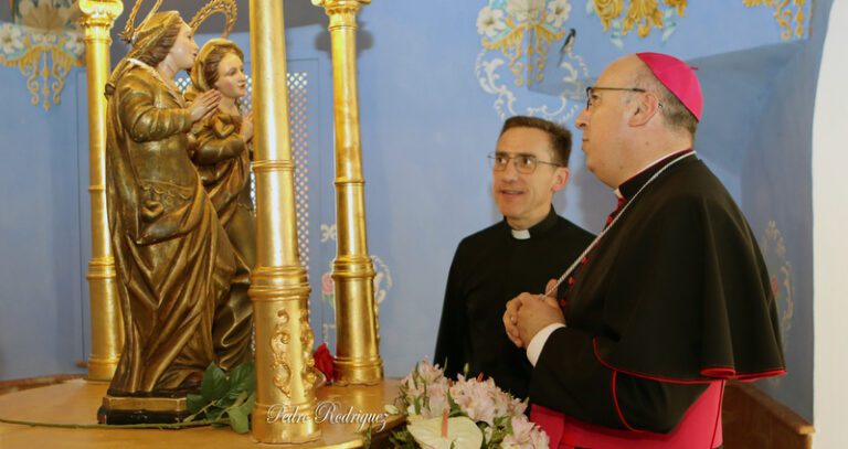 En su visita pastoral a Puebla de D. Fadrique, el obispo visitó también las Santas Mártires del Monte