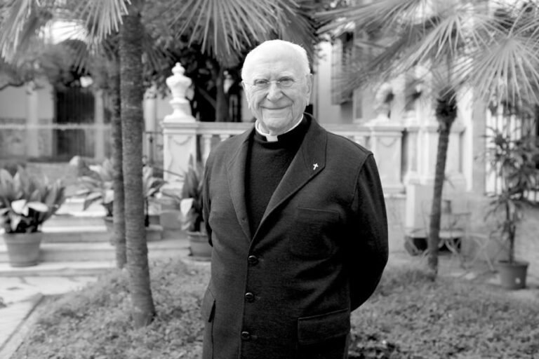 Ha fallecido D. Ignacio Mantilla de los Ríos, histórico párroco de la Victoria