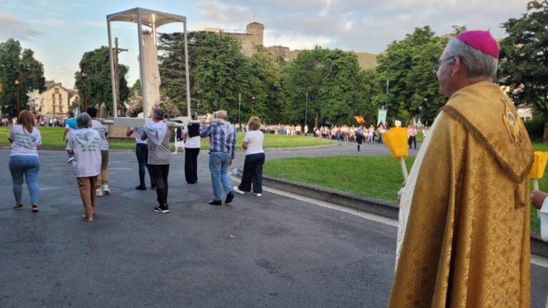 Más de 200 jiennenses buscan el consuelo en alma y cuerpo en Lourdes
