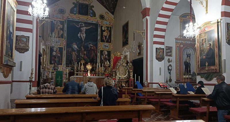 La parroquia de san Miguel de Guadix también celebró una vigilia de oración por la paz