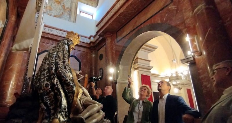 Tras su restauración, la iglesia de la Virgen de las Angustias ha recuperado los frescos barrocos del camarín de la Patrona