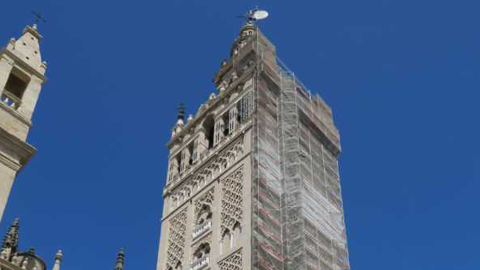 El Cabildo de la Catedral recibe el premio Hispania Nostra por “la ejemplar restauración de las fachadas de la Giralda”