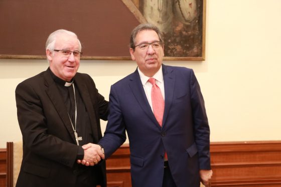 Firma de convenio entre la Archidiócesis y la Fundación Cajasol (3)