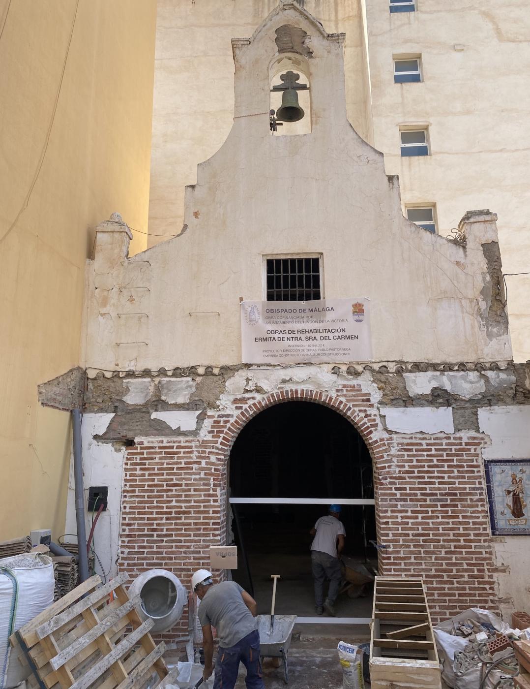 Obra en la iglesia del Carmen de la Cala del Moral