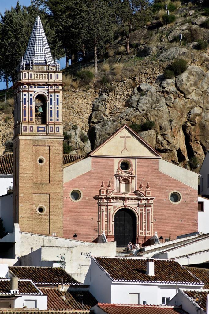 Fachada restaurada de la parroquia de Ardales