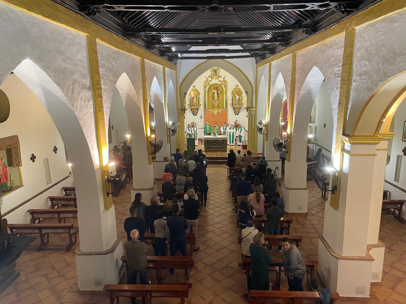 La parroquia de la Encarnación, en Benamargosa, recibe al sacerdote Carlos Samuel Córdoba // E. LLAMAS