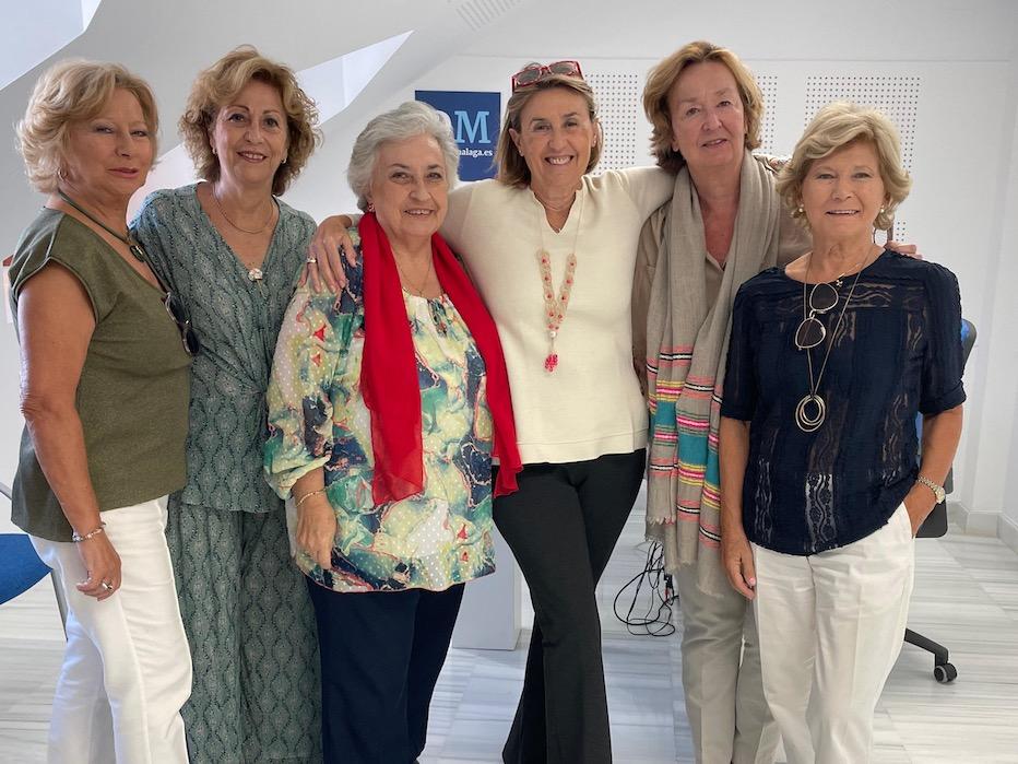 Cecilia Pilar Gracia, presidenta nacional de Manos Unidas, con el equipo de Manos Unidas Málaga // E. LLAMAS