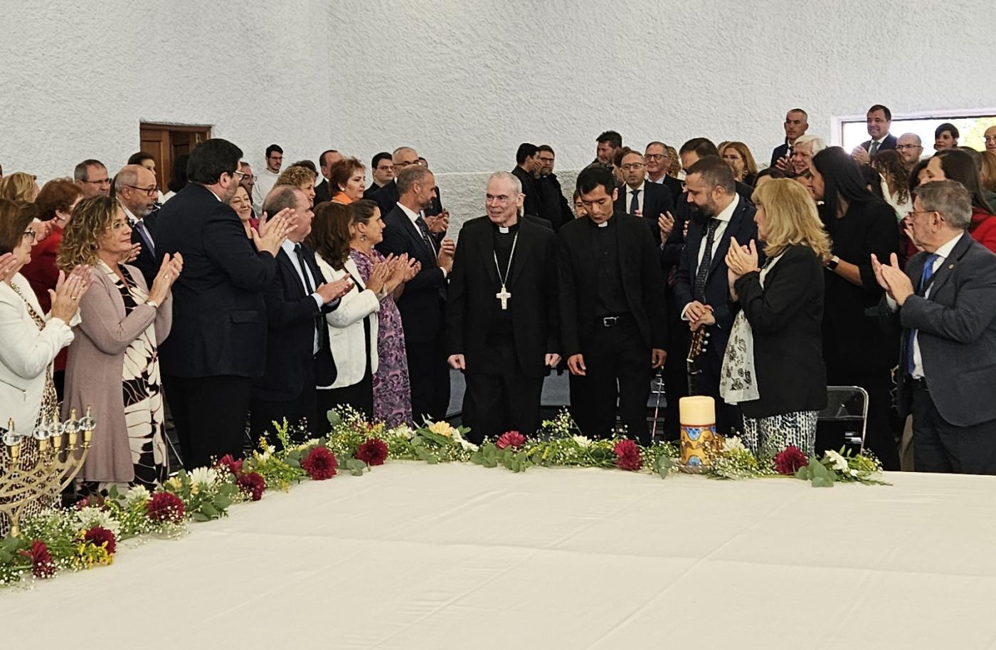 Llegada de Mons. Catalá a la convivencia de catequistas del Camino Neocatecumenal celebrada en Loja