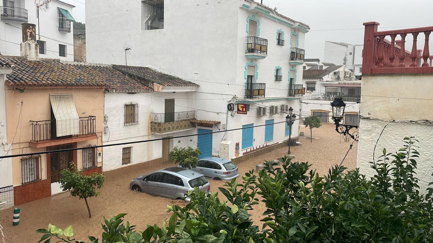 El río se desborda a su paso por Benamargosa