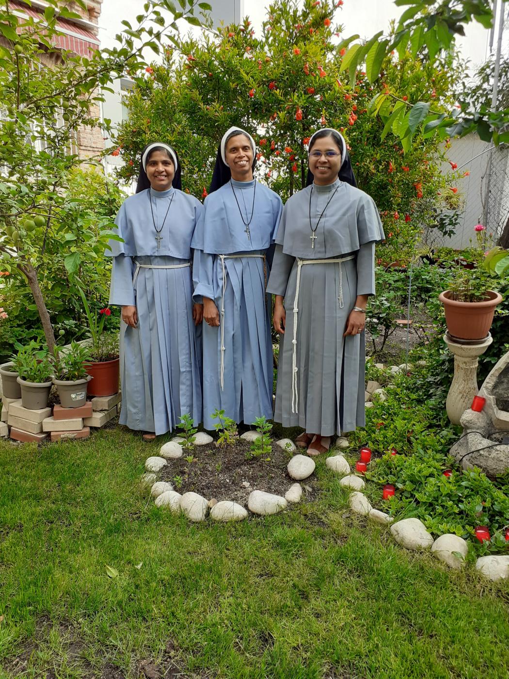 Las tres religiosas franciscanas clarisas de Kerala que conforman la comunidad de la Casa del Sagrado Corazón