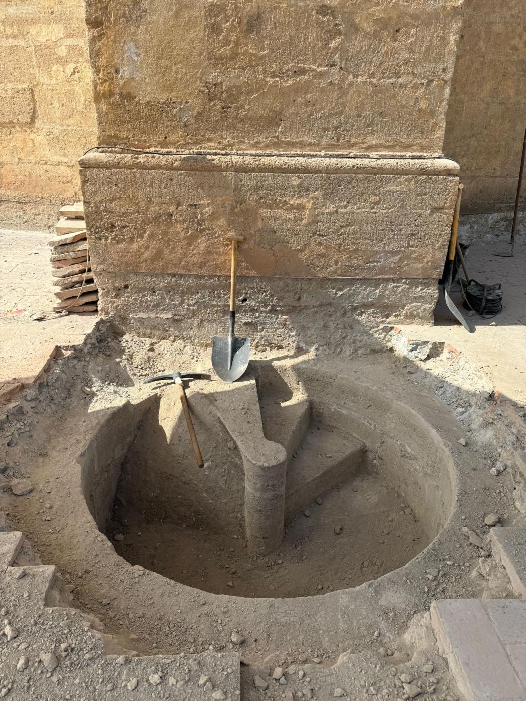 Escalera cegada que se ha descubierto durante las obras de la Catedral