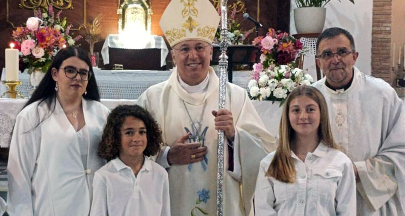 Confirmaciones y comuniones en la parroquia de Aldeire, en vísperas de sus fiestas patronales en honor de la Virgen del Rosario