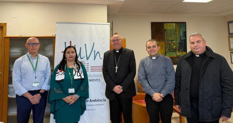 Mons. Orozco se reúne con la directora gerente del Hospital Virgen de las Nieves para solicitar un capellán para el Hospital de Guadix