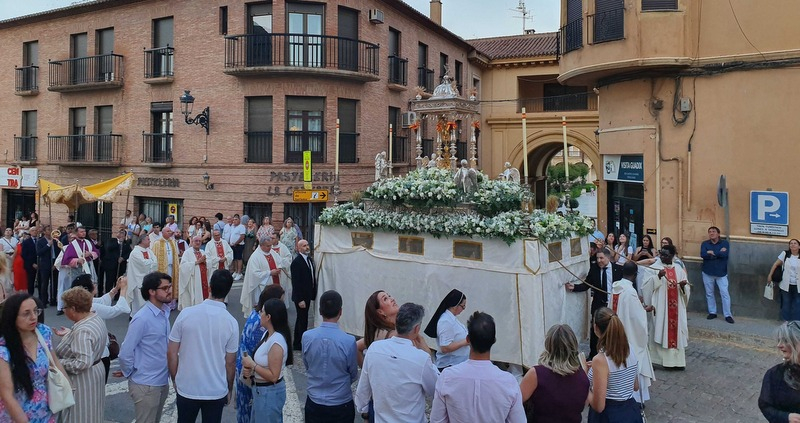 “Dios quiere caminar con nosotros, vengamos a celebrar la Eucaristía”: Mons. Orozco en la solemnidad del Corpus